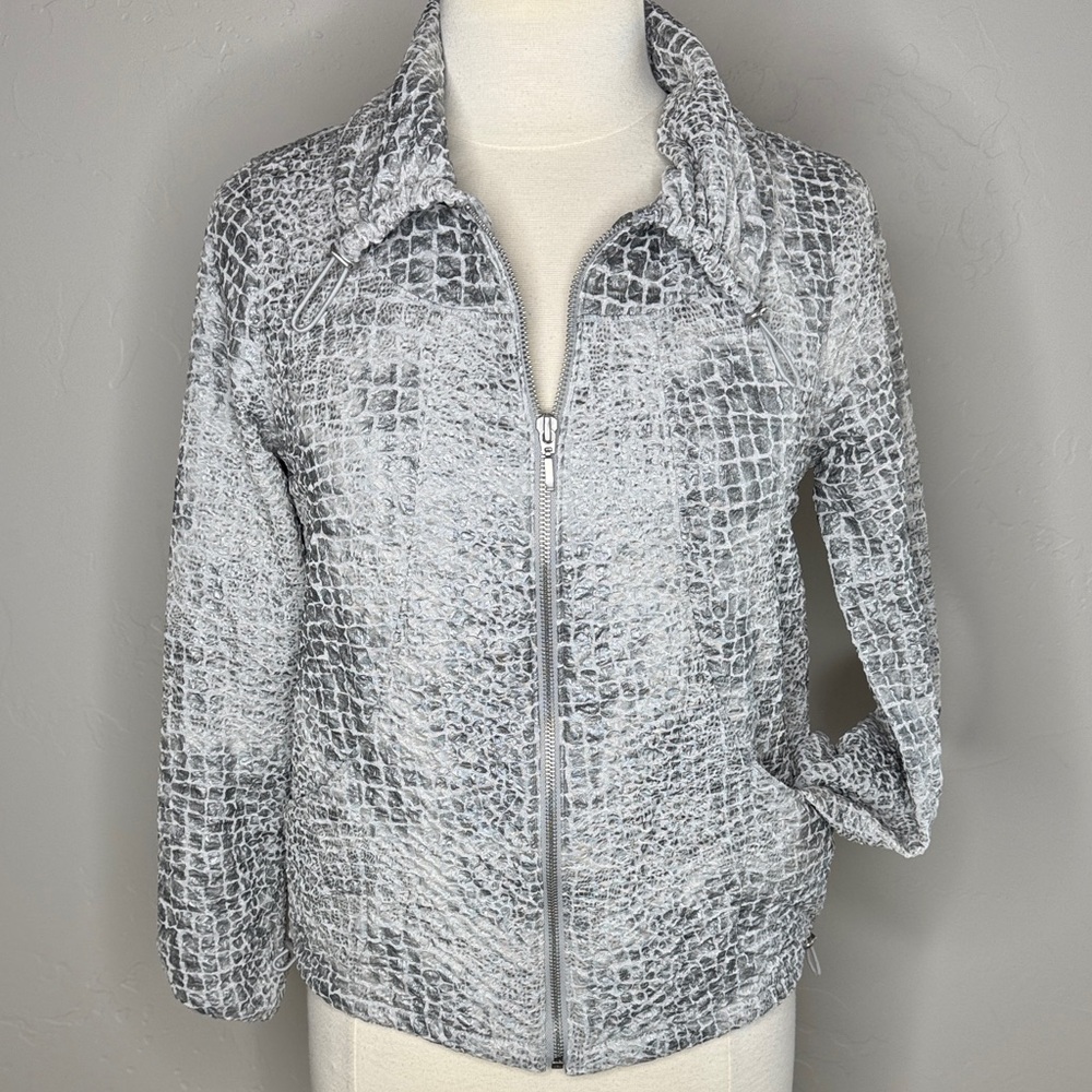 Zenergy Gray & White Patterned Women's Lightweight Jacket